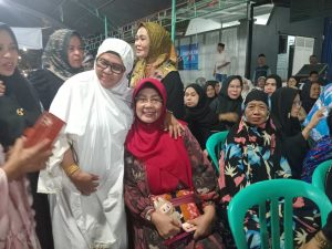 Paslon Petahana Bupati Pinrang H.Andi Irwan Hamid Bersama Istri Tercinta Hadiri Undangan Maulid Nabi, Di Jalan Murtala Timur Kota Pinrang   