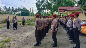 Kapolres Pinrang Pimpin Apel Pengecekan Personel PAM TPS di Kecamatan Lembang