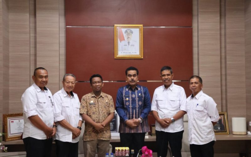 Pengurus PGRI Audiens Pj.Bupati Pinrang, Bahas Peringatan Hari Guru Nasional 2024