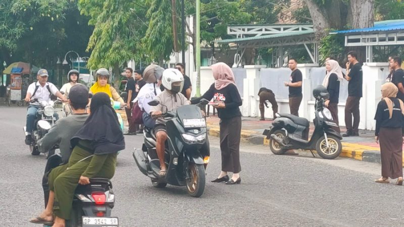 Kajari Pinrang Bagi Stiker, Antisipasi Berantas Korupsi