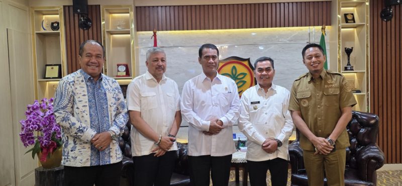 Bupati Pinrang H. A. Irwan Hamid, S.Sos, Menghadap Menteri Pertanian Bahas Produksi Pertanian dan Kesejahteraan Petani