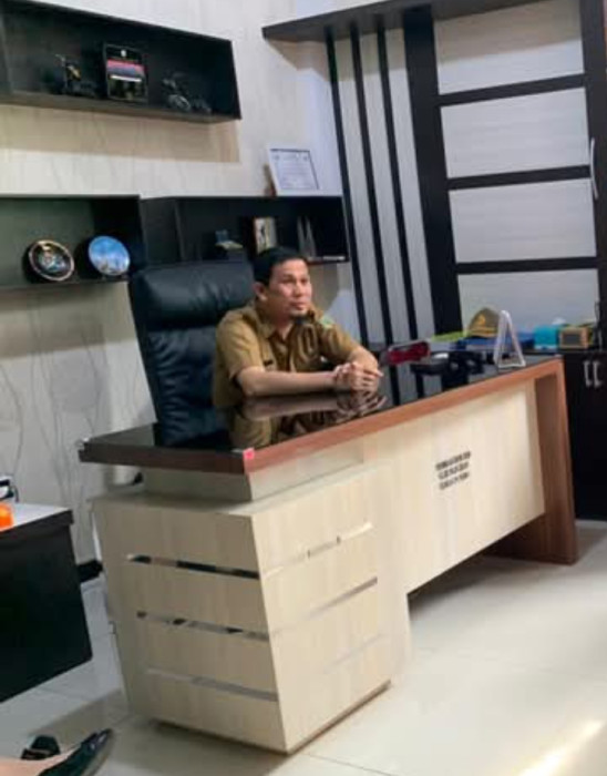 Plt. Kepala Disperindag Pinrang DR. Nasruddin, Tanggapi Keluhan Pedagang Pasar Sentral Pinrang