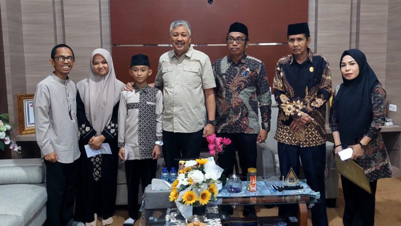 Bupati Pinrang Bangga Atas Prestasi Dua Peserta Kafilah Yang Berlaga STQH Tingkat Nasional, Ahmad Syahir dan Al-Ijmi